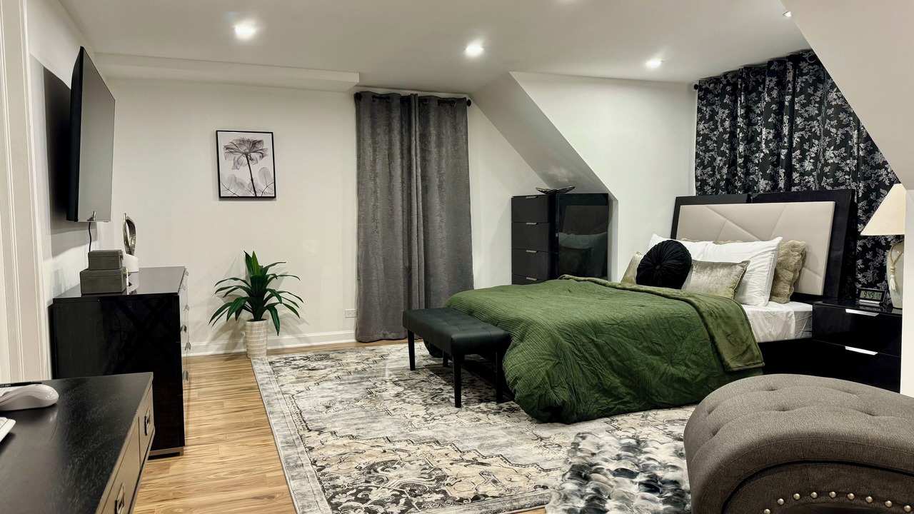 Photo of Bedroom in Lincolnwood