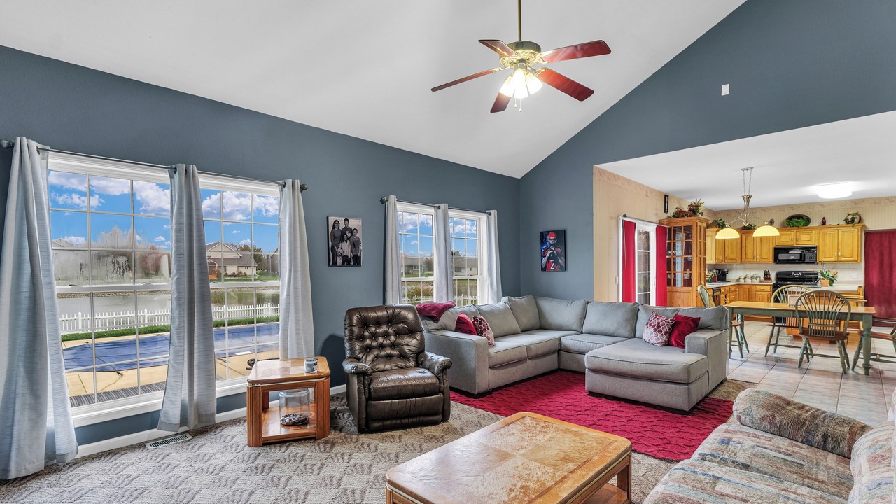 Photo of Livingroom in Mahomet
