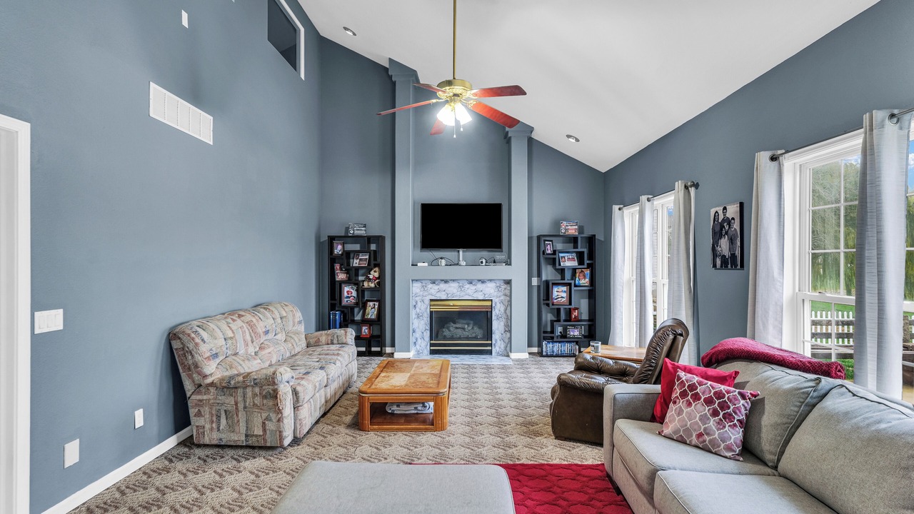 Photo of Livingroom in Mahomet