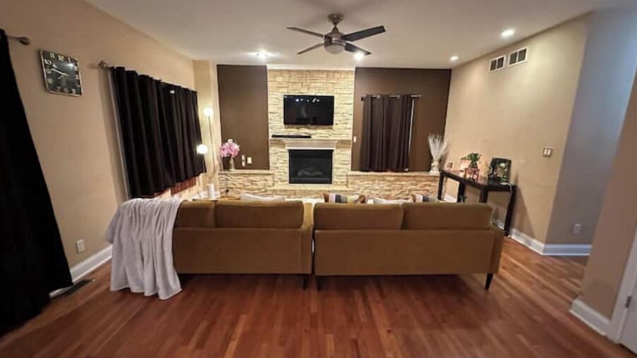 Photo of Livingroom in Westmont