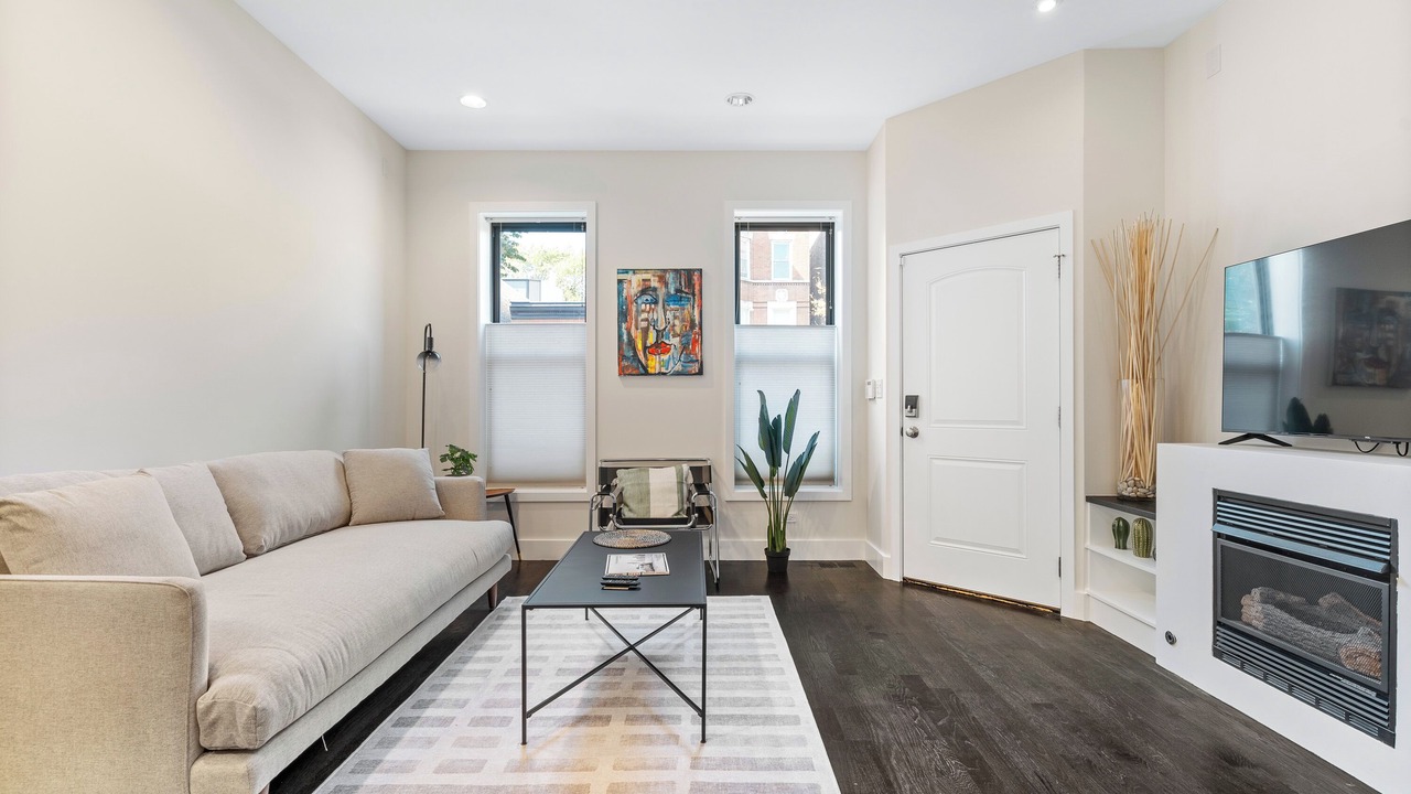 Photo of Livingroom in West Town