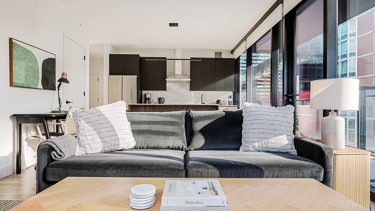 Photo of Livingroom in Streeterville