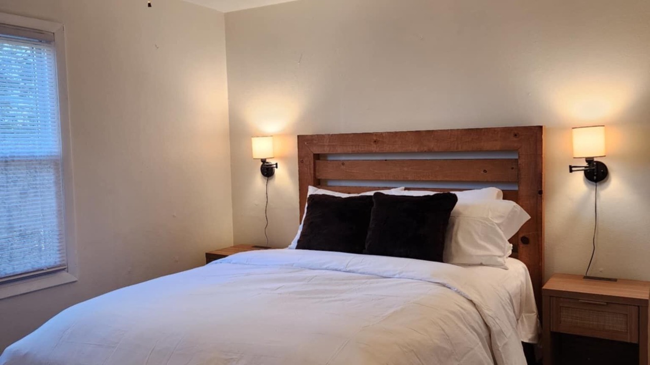 Photo of Bedroom in Roscoe