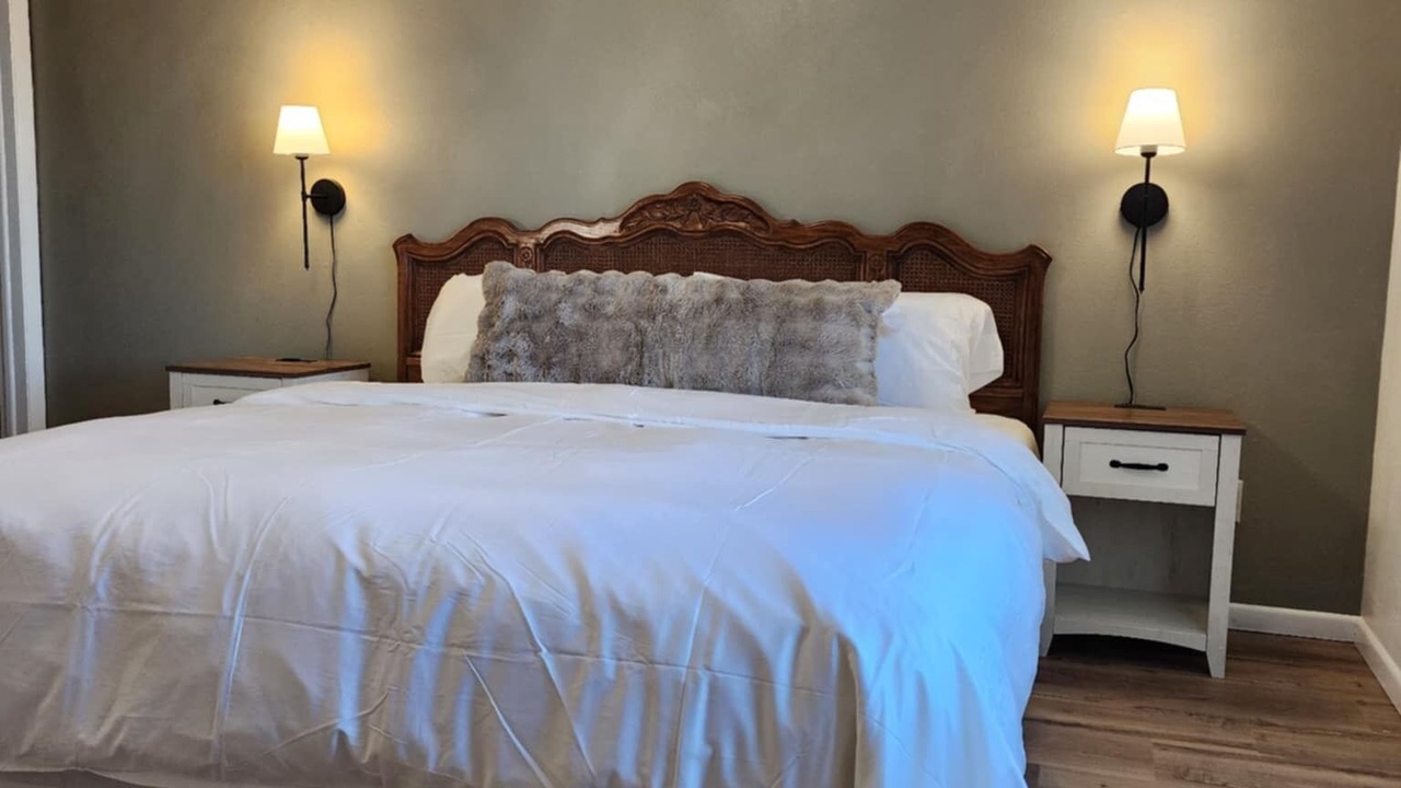 Photo of Bedroom in Roscoe