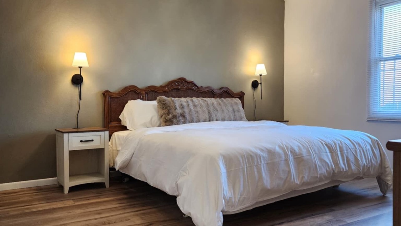 Photo of Bedroom in Roscoe