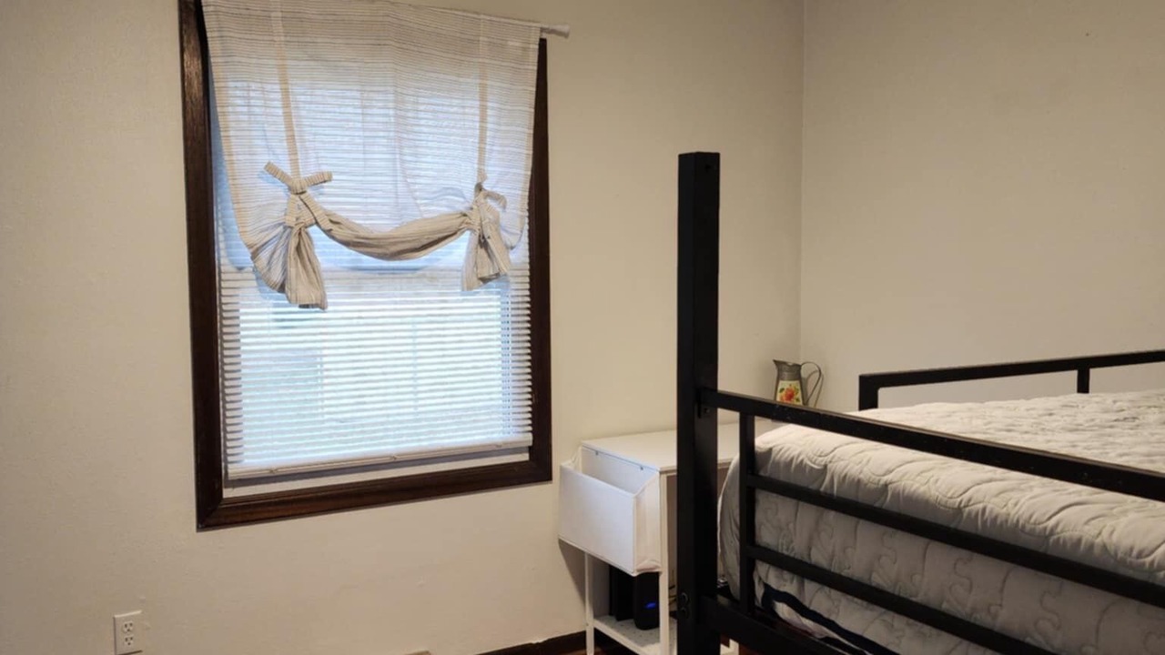 Photo of Bedroom in Roscoe