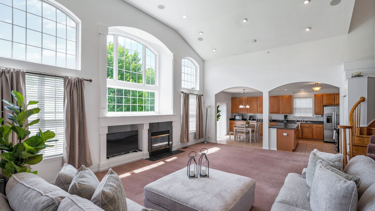 Photo of Livingroom in Hoffman Estates