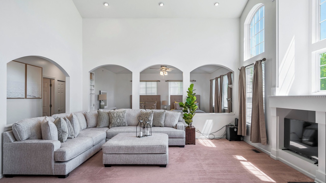 Photo of Livingroom in Hoffman Estates
