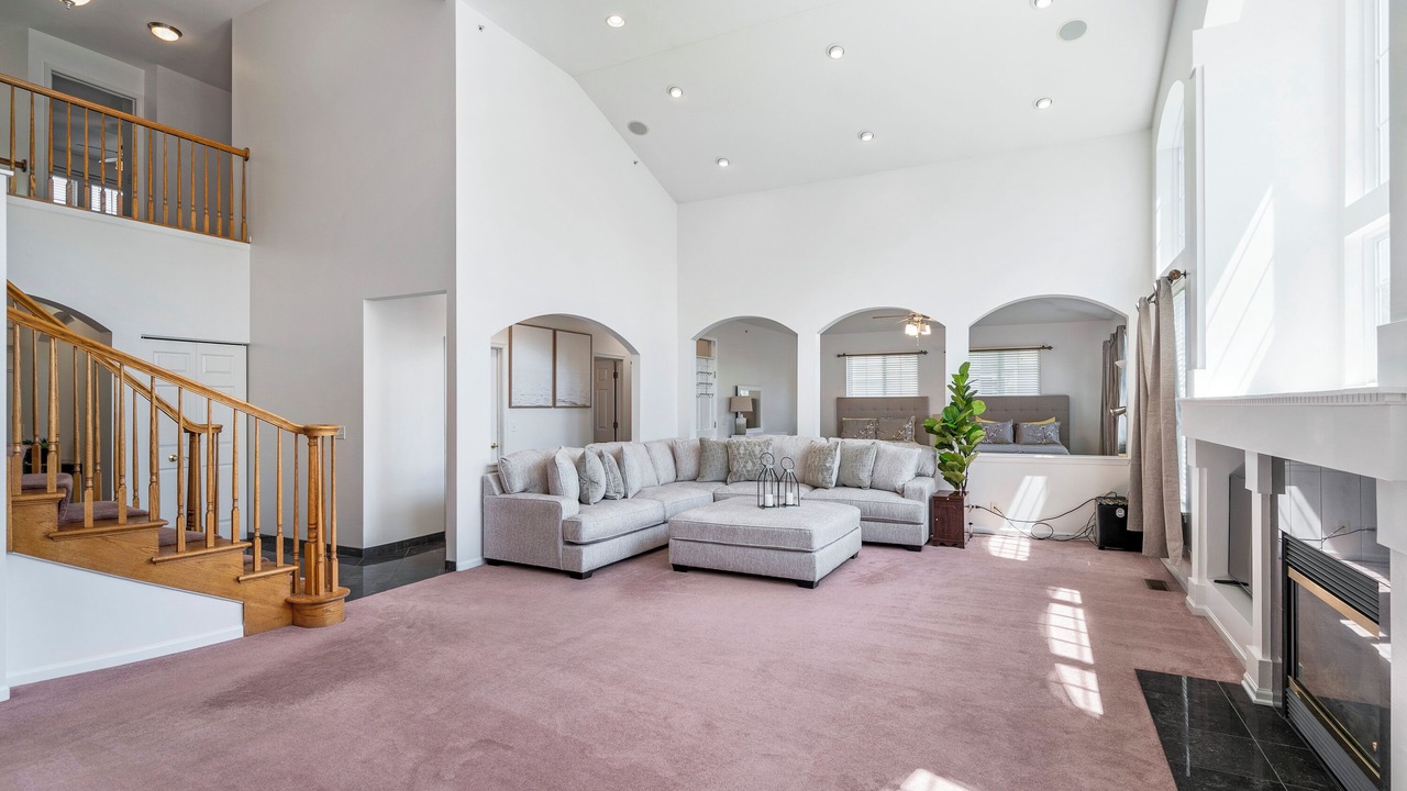 Photo of Livingroom in Hoffman Estates