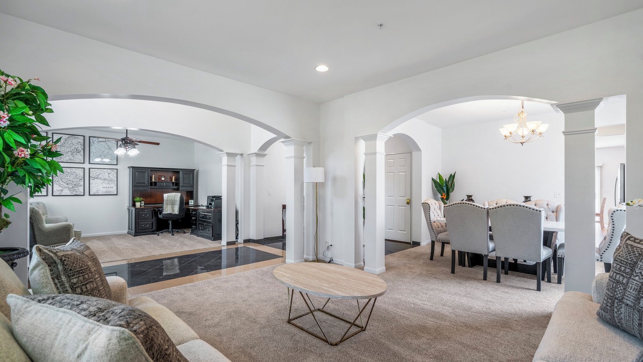 Photo of Livingroom in Hoffman Estates