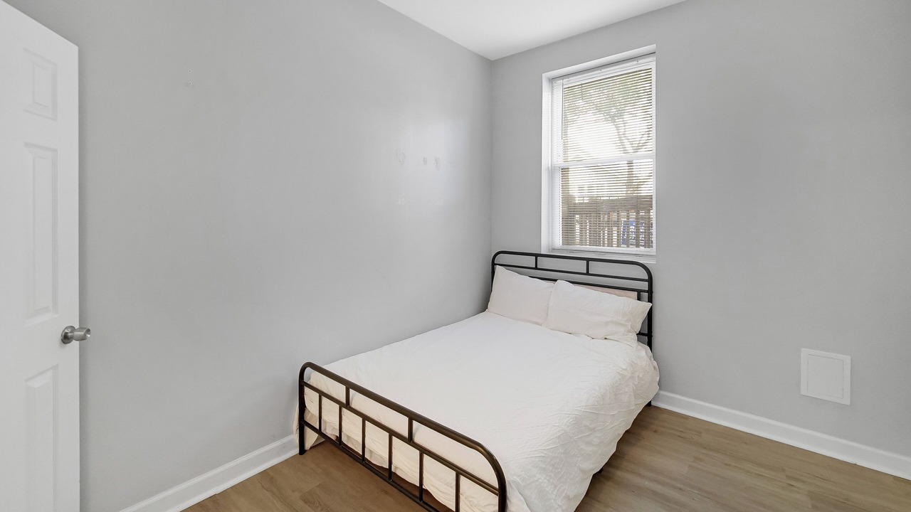 Photo of Bedroom in Lower West Side