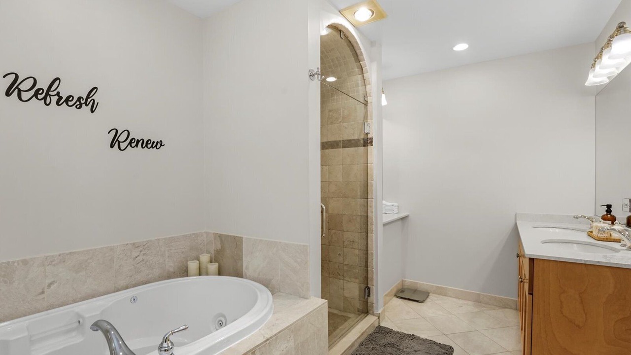Photo of Bathroom in Lakeview