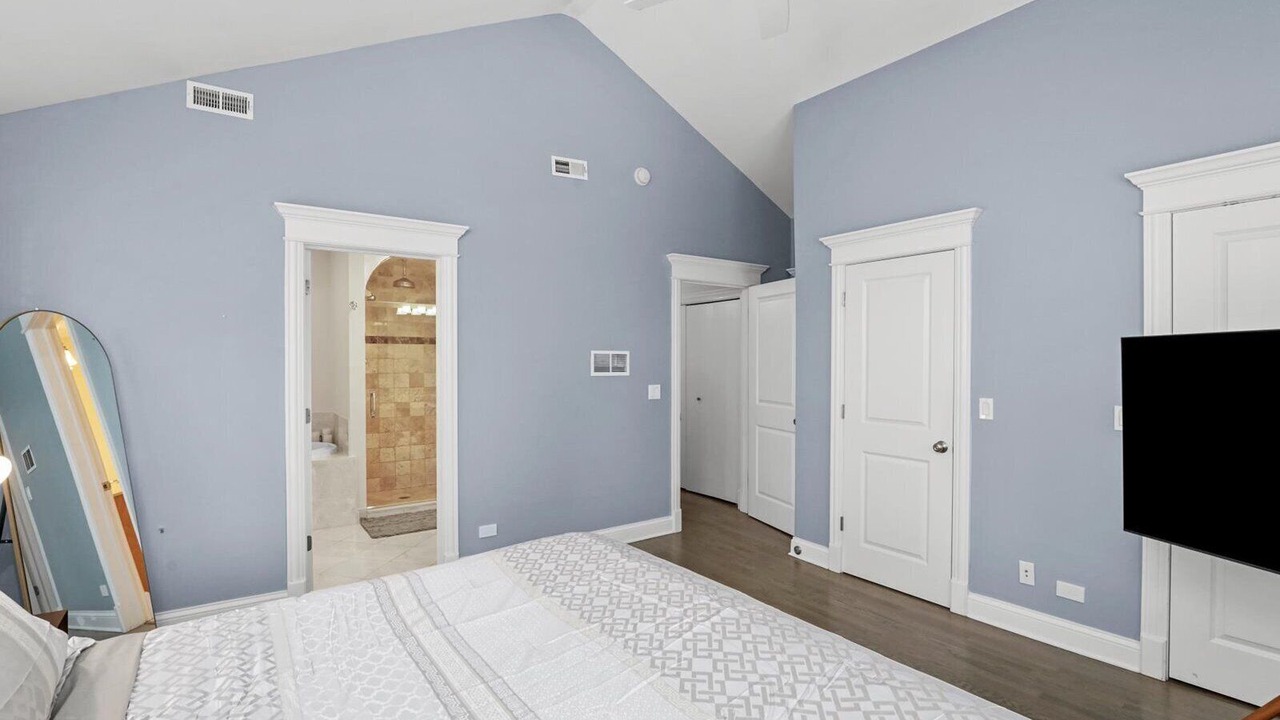 Photo of Bedroom in Lakeview