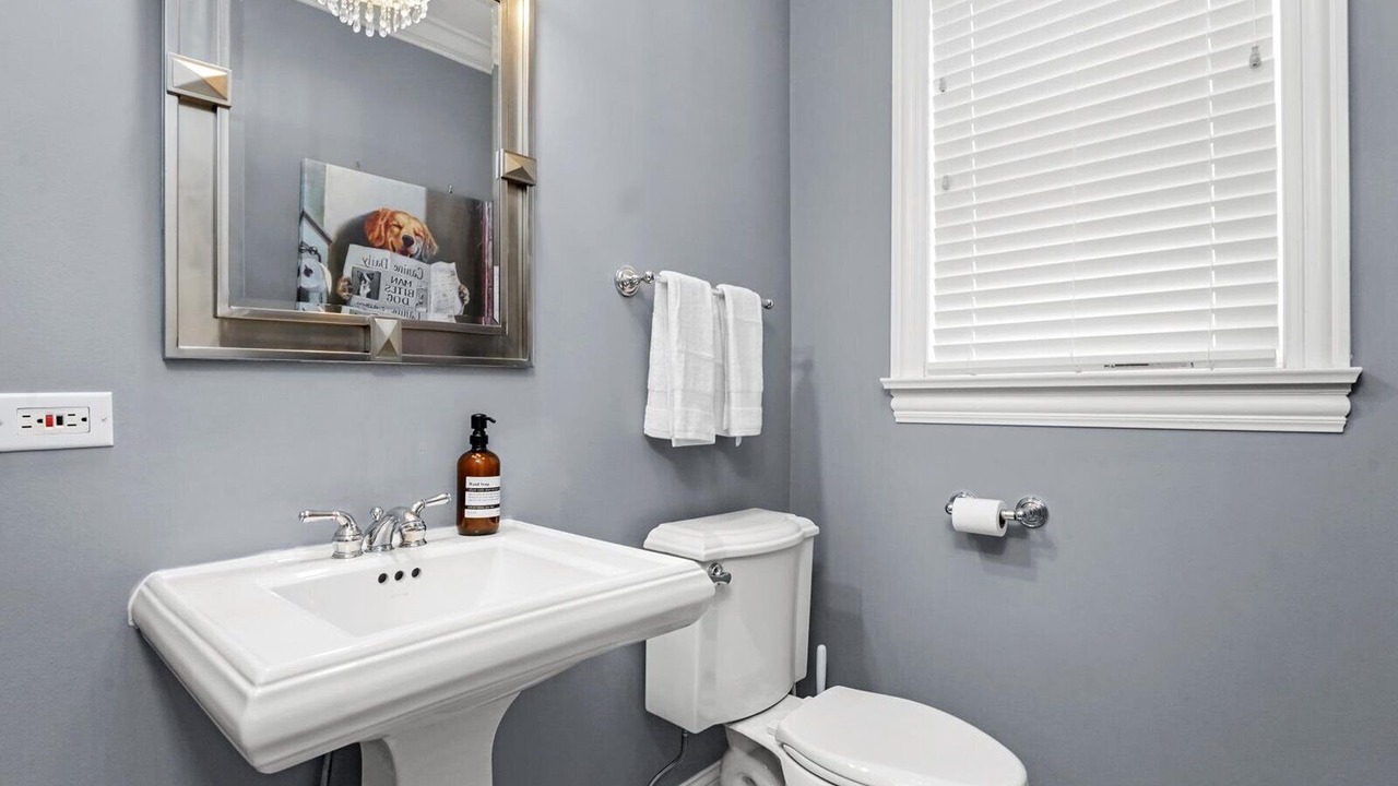 Photo of Bathroom in Lakeview