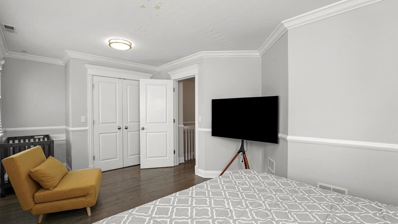 Photo of Bedroom in Lakeview