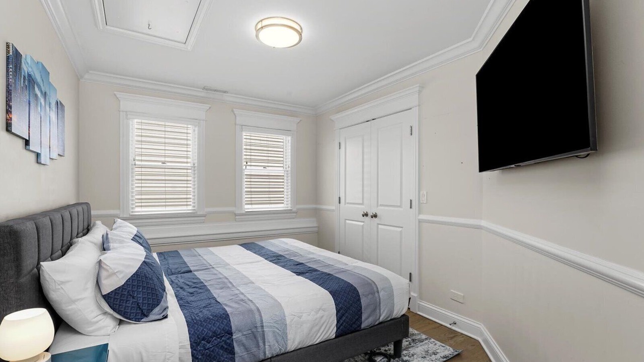 Photo of Bedroom in Lakeview