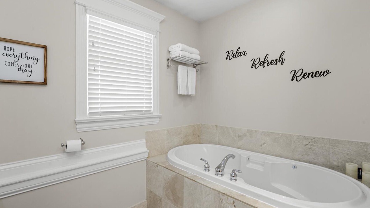 Photo of Bathroom in Lakeview