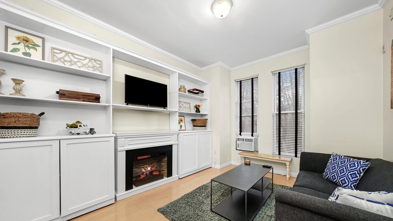 Photo of Livingroom in University Village / Little Italy