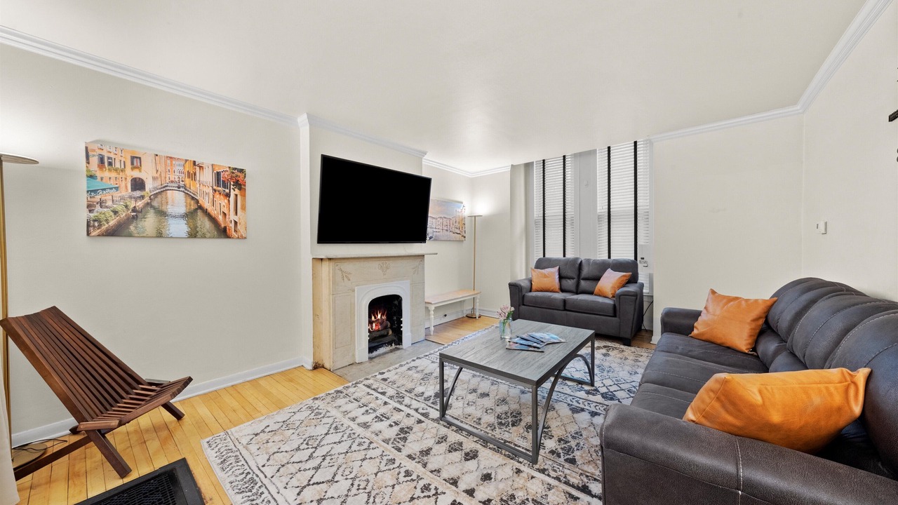 Photo of Livingroom in University Village / Little Italy