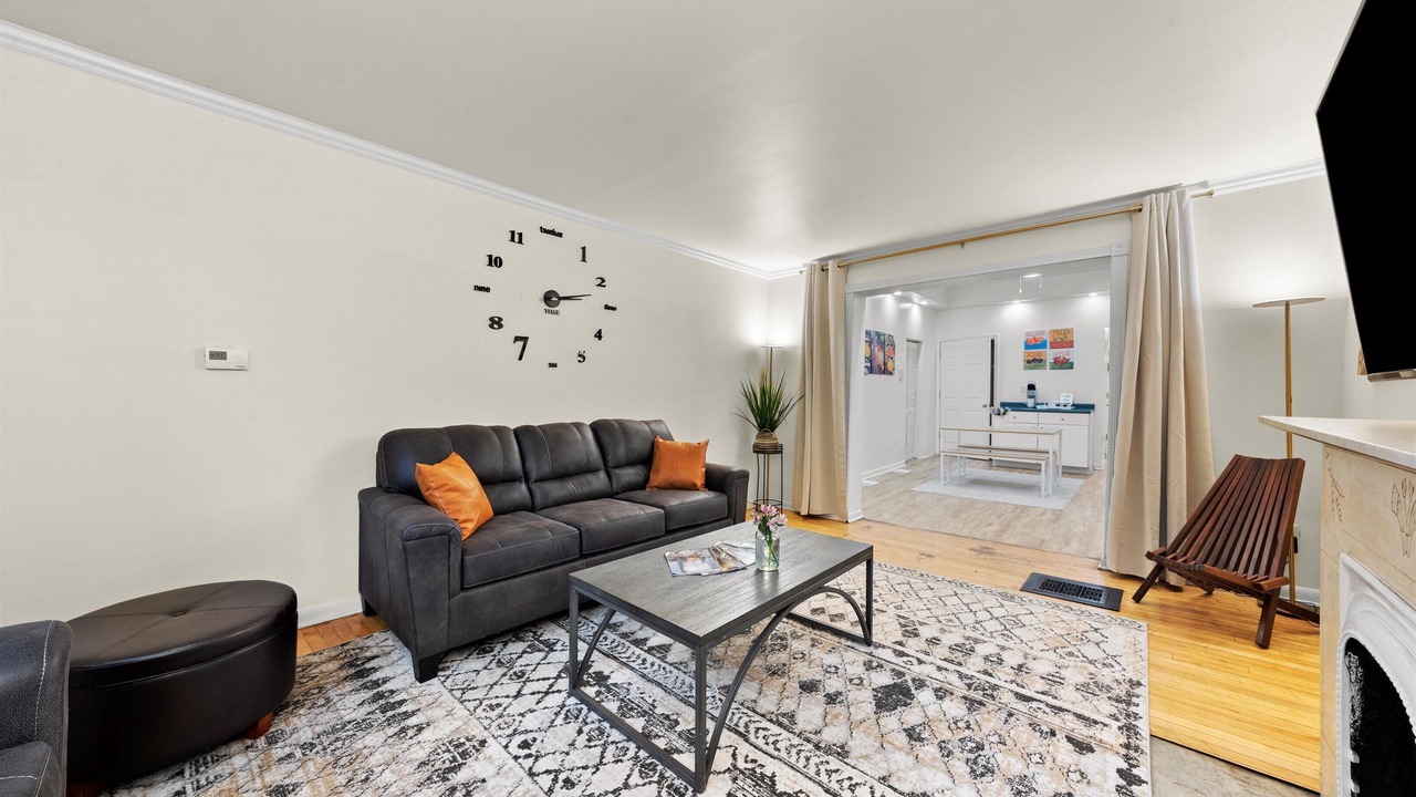 Photo of Livingroom in University Village / Little Italy
