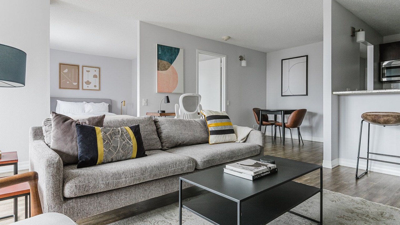 Photo of Livingroom in Near North Side