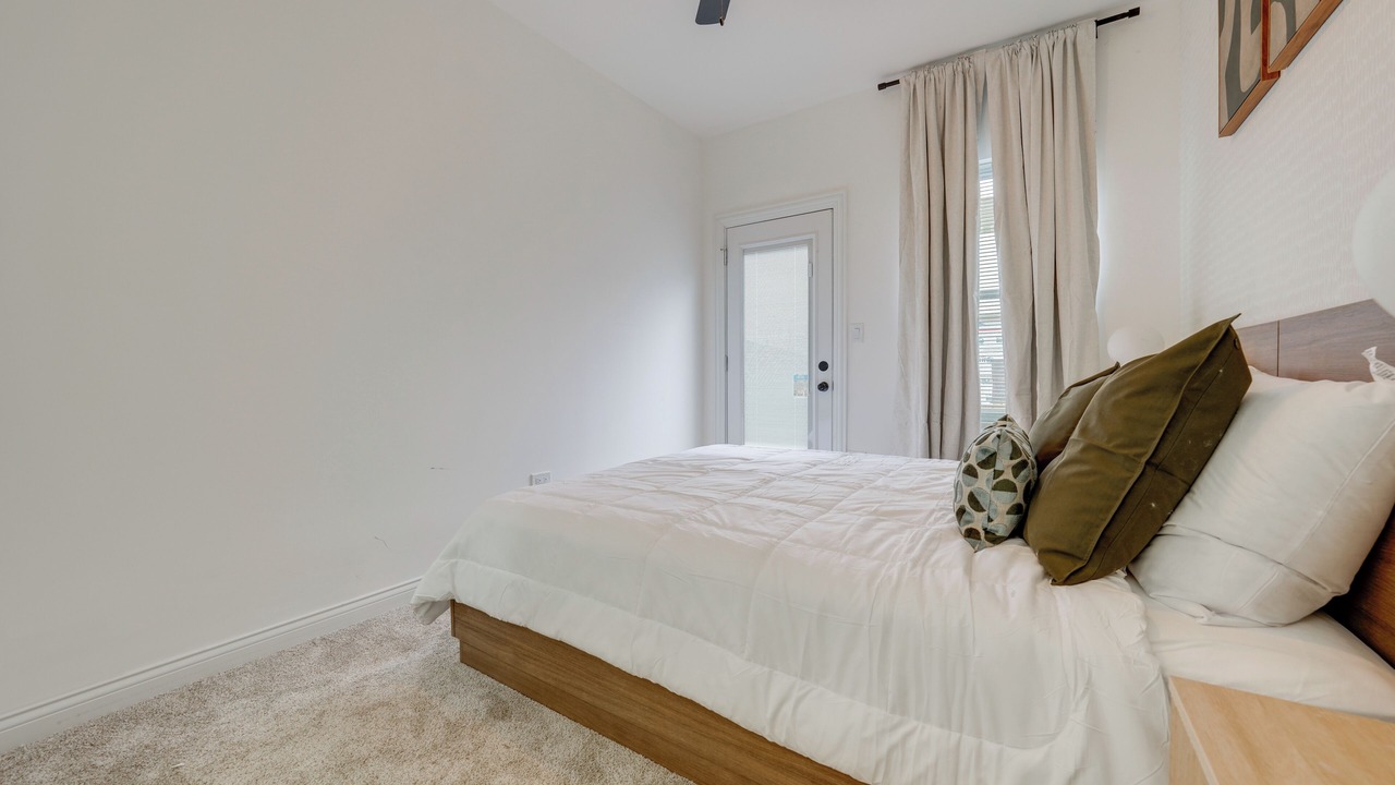 Photo of Bedroom in Lisle