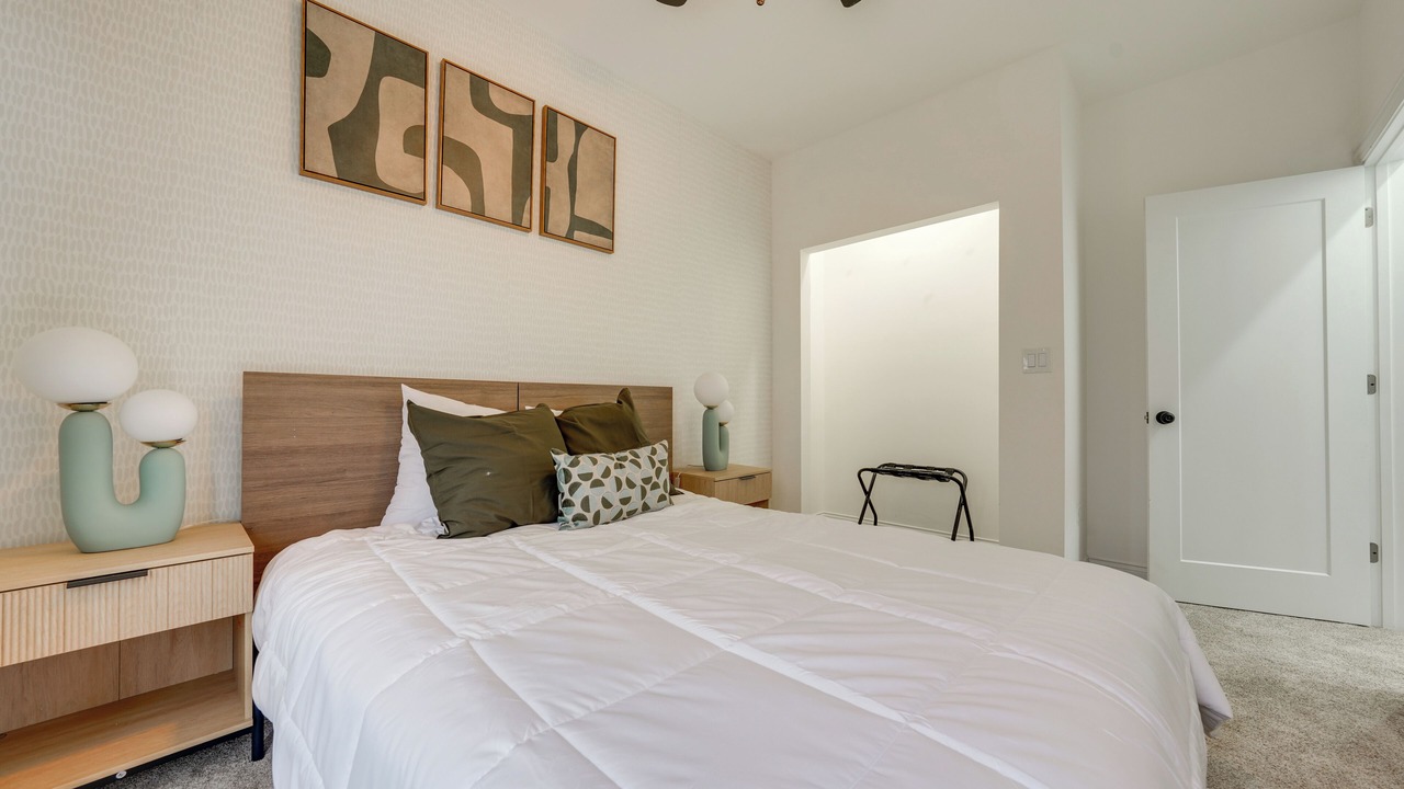 Photo of Bedroom in Lisle