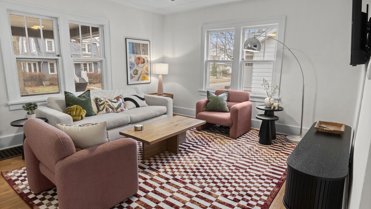 Photo of Livingroom in Champaign