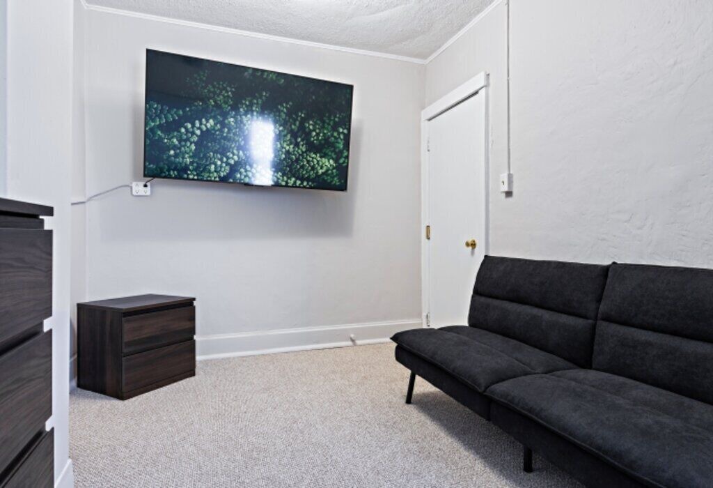 Photo of Livingroom in DeKalb