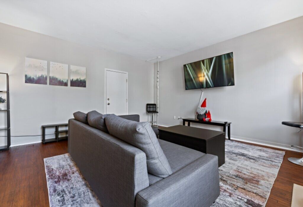 Photo of Livingroom in DeKalb