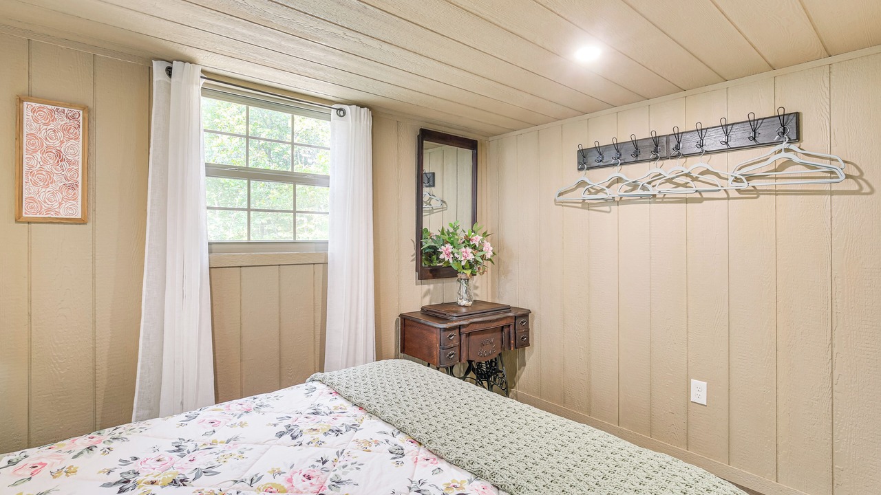Photo of Bedroom in Michael