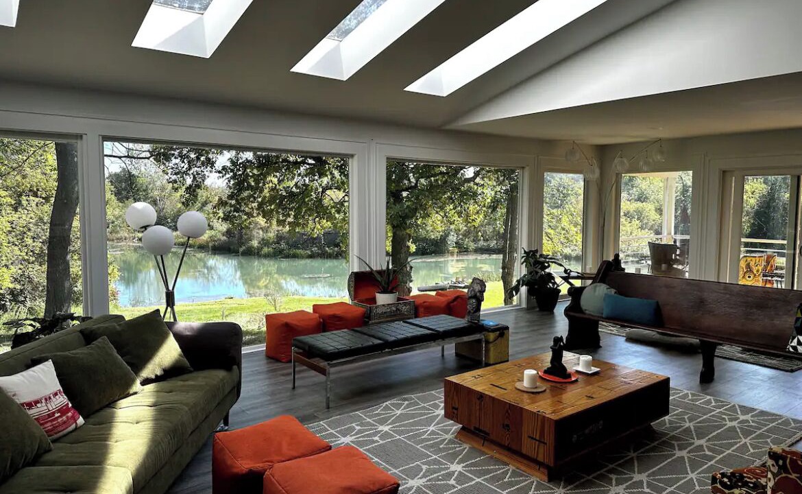 Photo of Livingroom in Solon Mills
