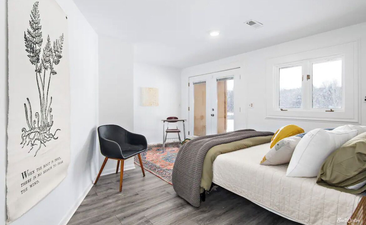 Photo of Bedroom in Solon Mills