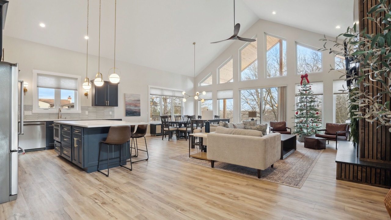 Photo of Livingroom in Apple River