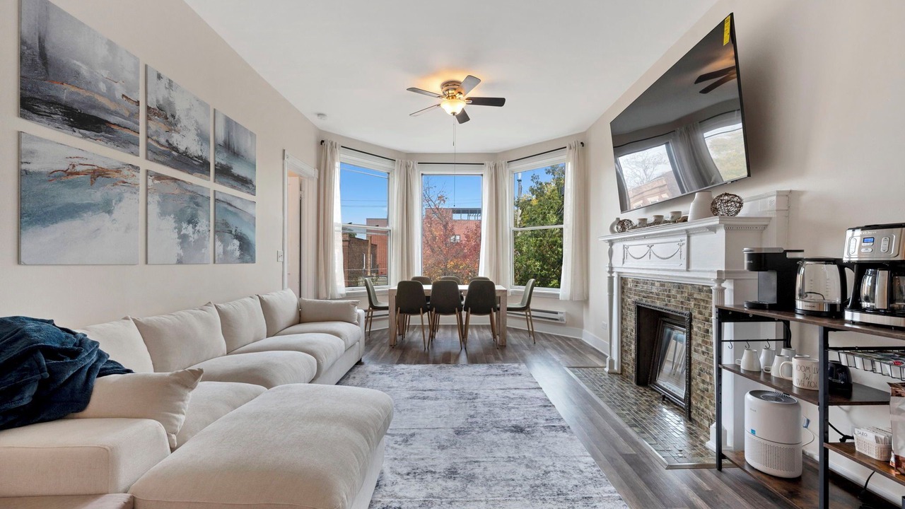 Photo of Livingroom in Wrigleyville