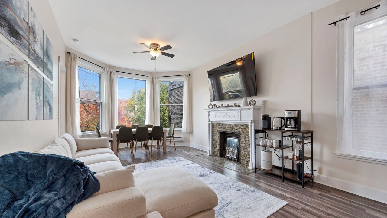 Photo of Livingroom in Wrigleyville