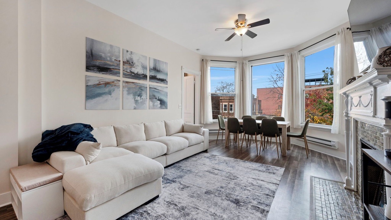 Photo of Livingroom in Wrigleyville