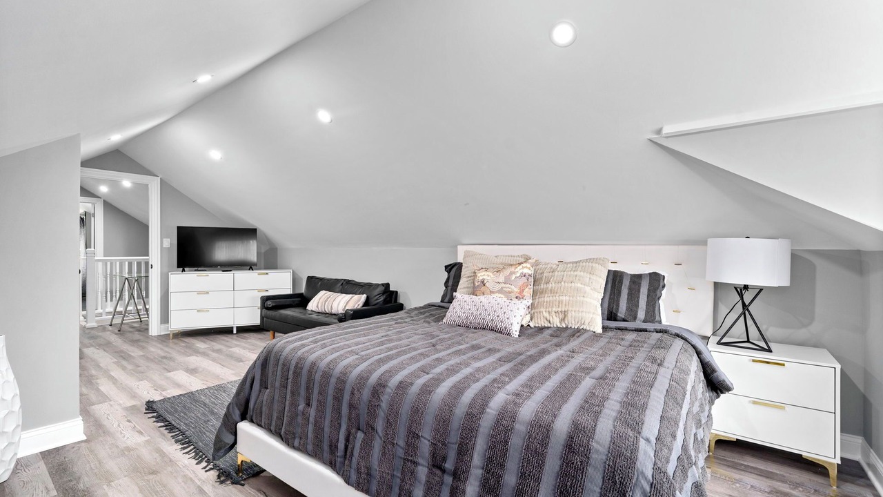 Photo of Bedroom in Avalon Park