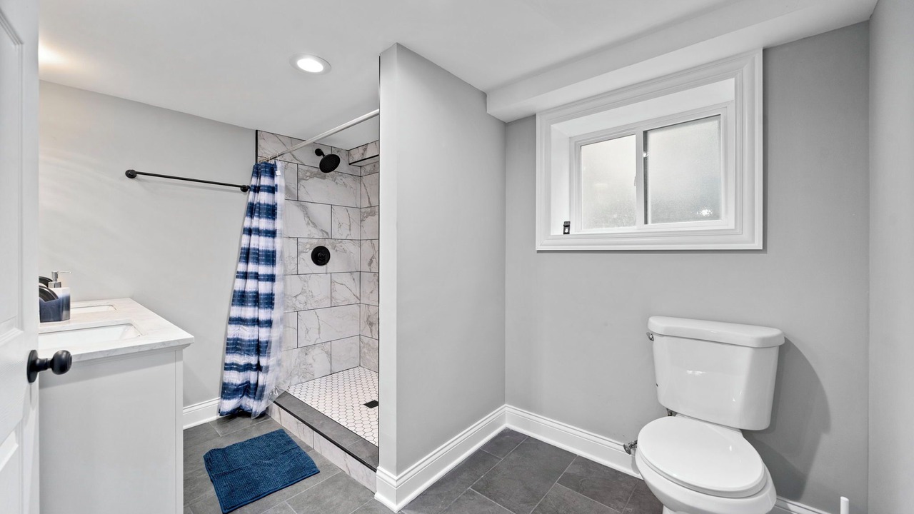 Photo of Bathroom in Avalon Park