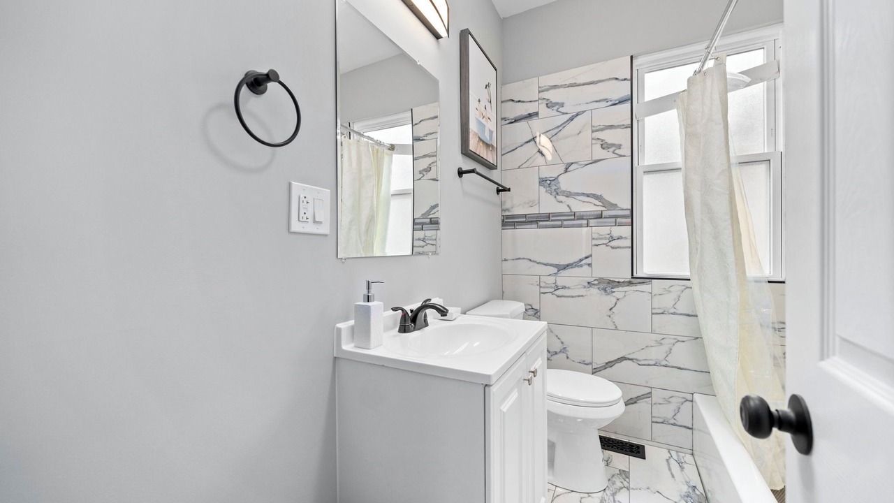 Photo of Bathroom in Avalon Park