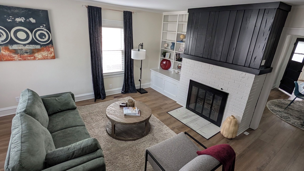 Photo of Livingroom in Champaign