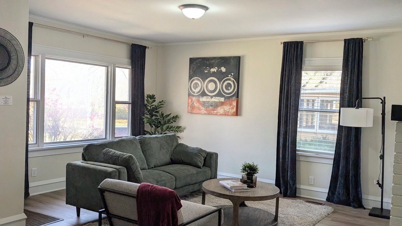 Photo of Livingroom in Champaign