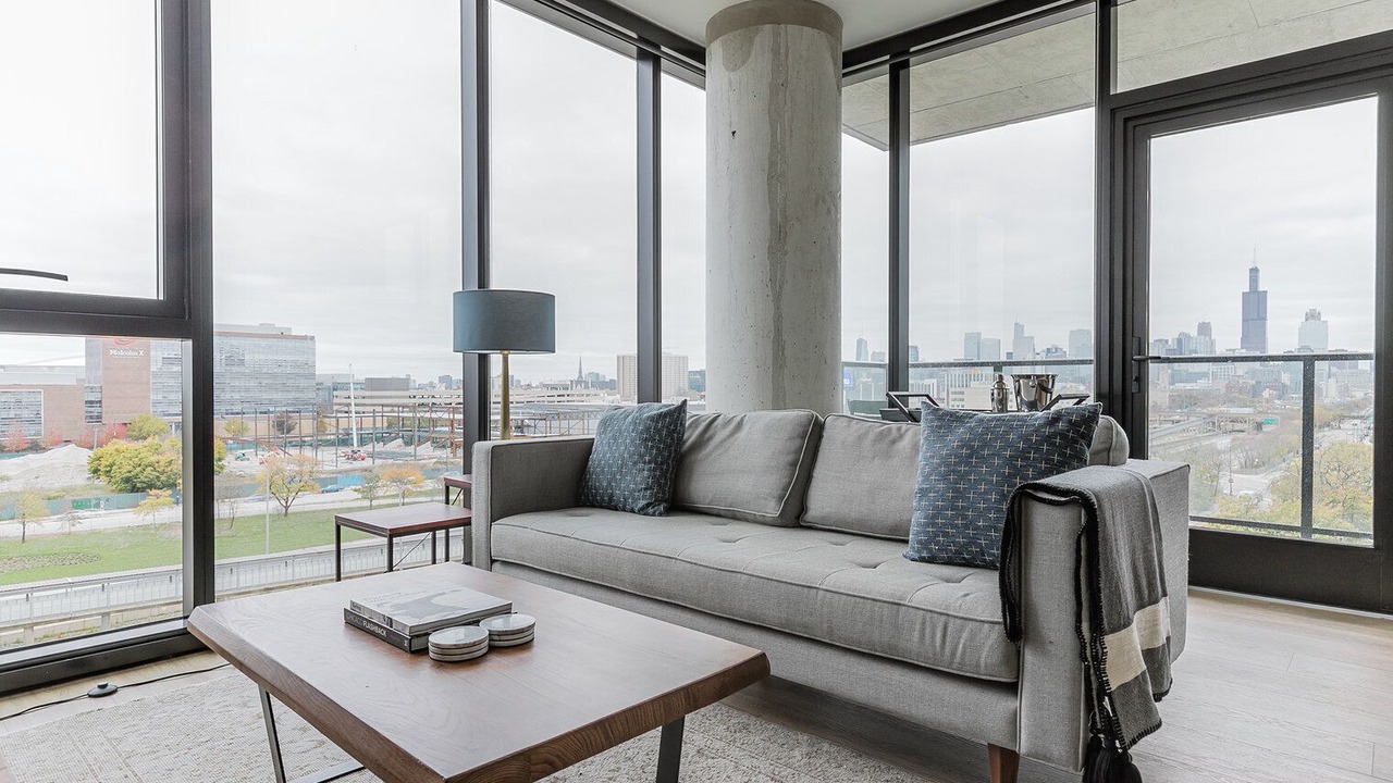 Photo of Livingroom in Illinois Medical District