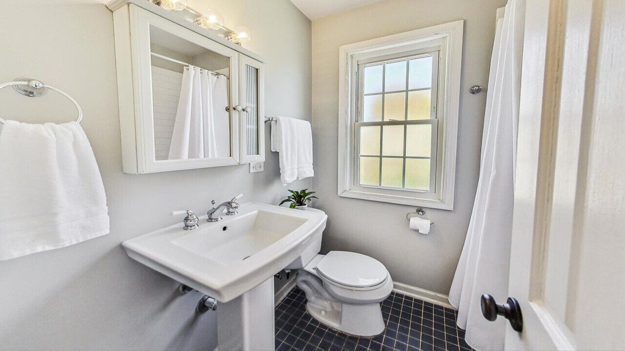 Photo of Bathroom in Oak Park