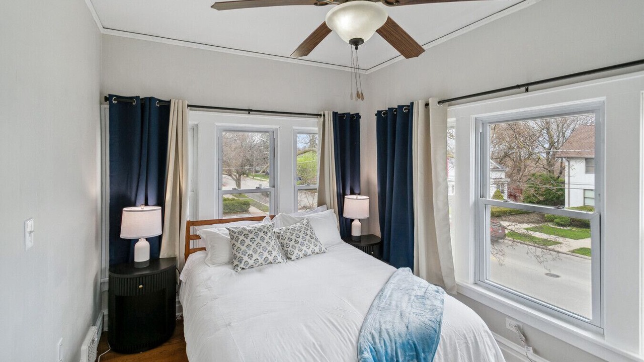 Photo of Bedroom in Waukegan