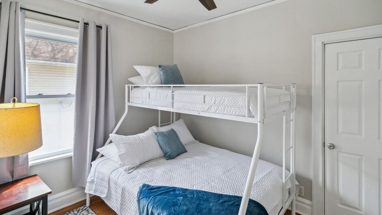 Photo of Bedroom in Waukegan