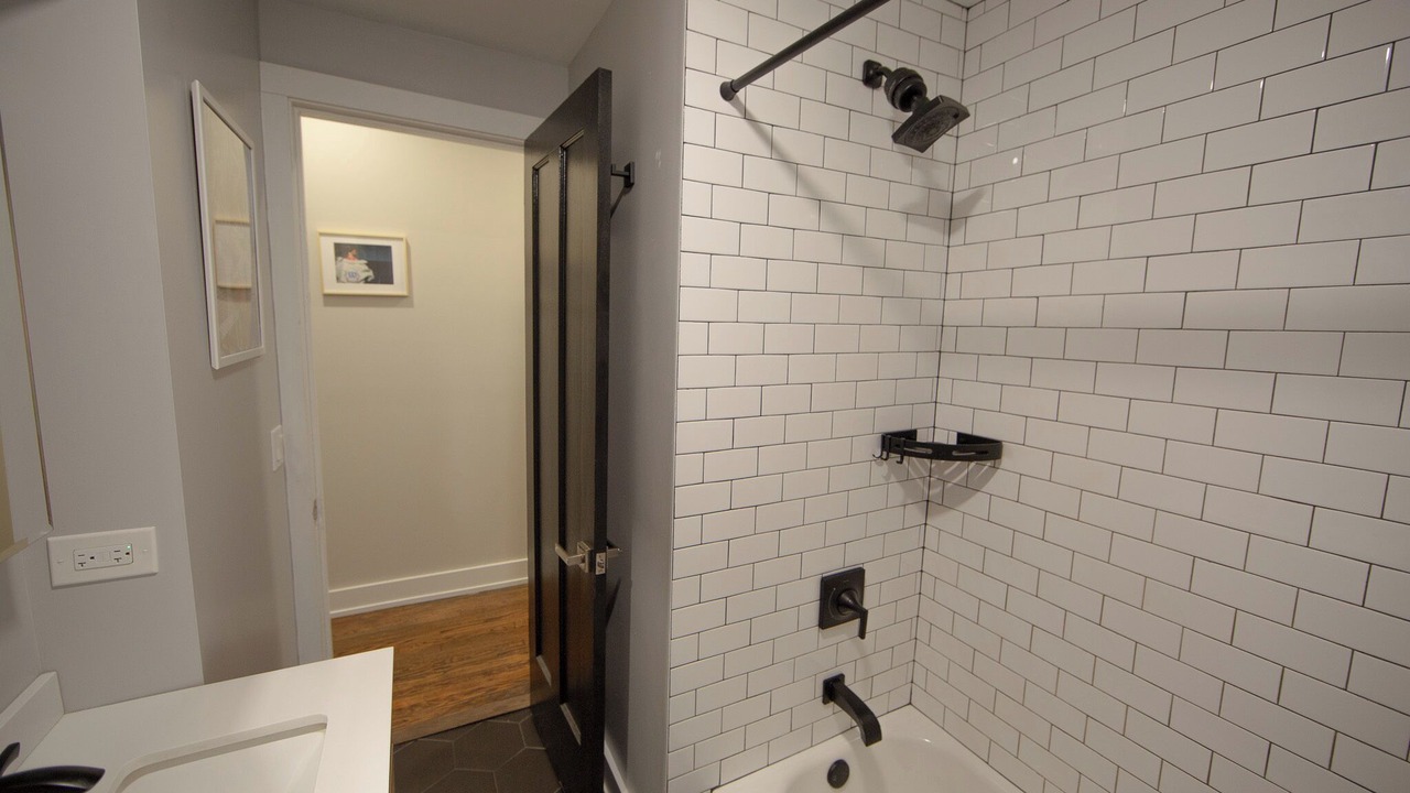 Photo of Bathroom in Rogers Park