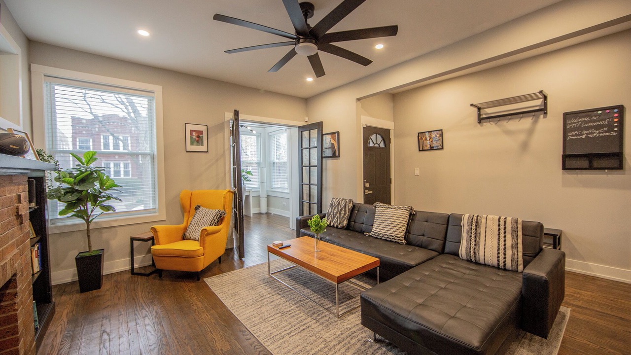 Photo of Bedroom in Rogers Park