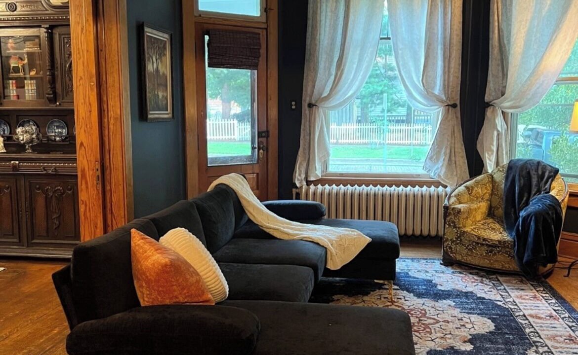 Photo of Livingroom in Champaign