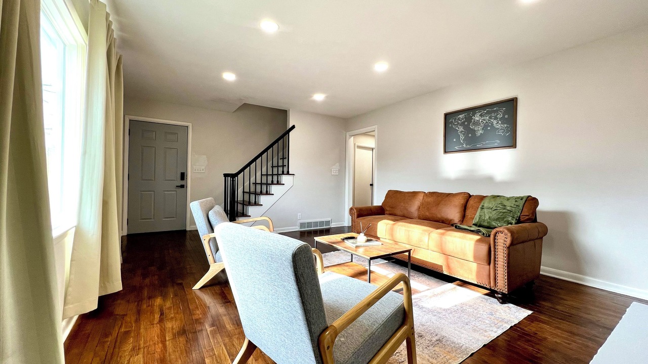 Photo of Livingroom in DeKalb